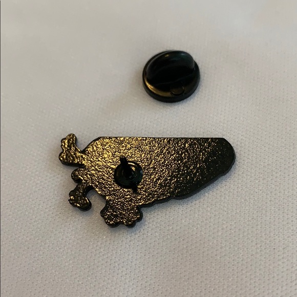 Very Interesting Heart Hat/Lapel Pin - Picture 2 of 3